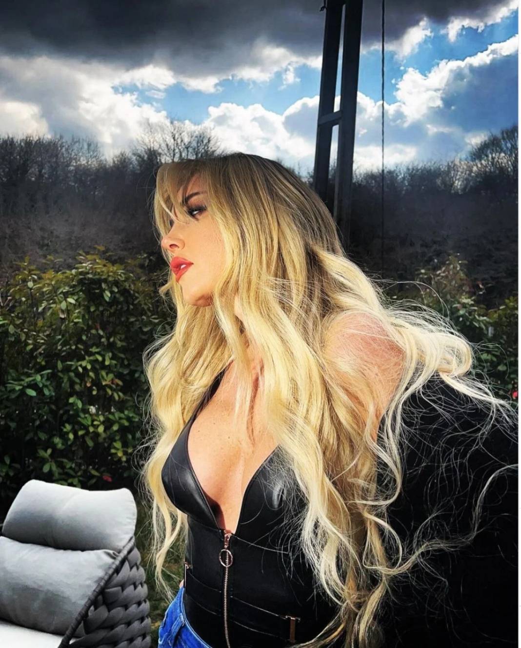 Petek Dinçöz’ün annesini tanıyamayacaksınız. 4 saatte 30 yaş gençleşti - Resim: 1